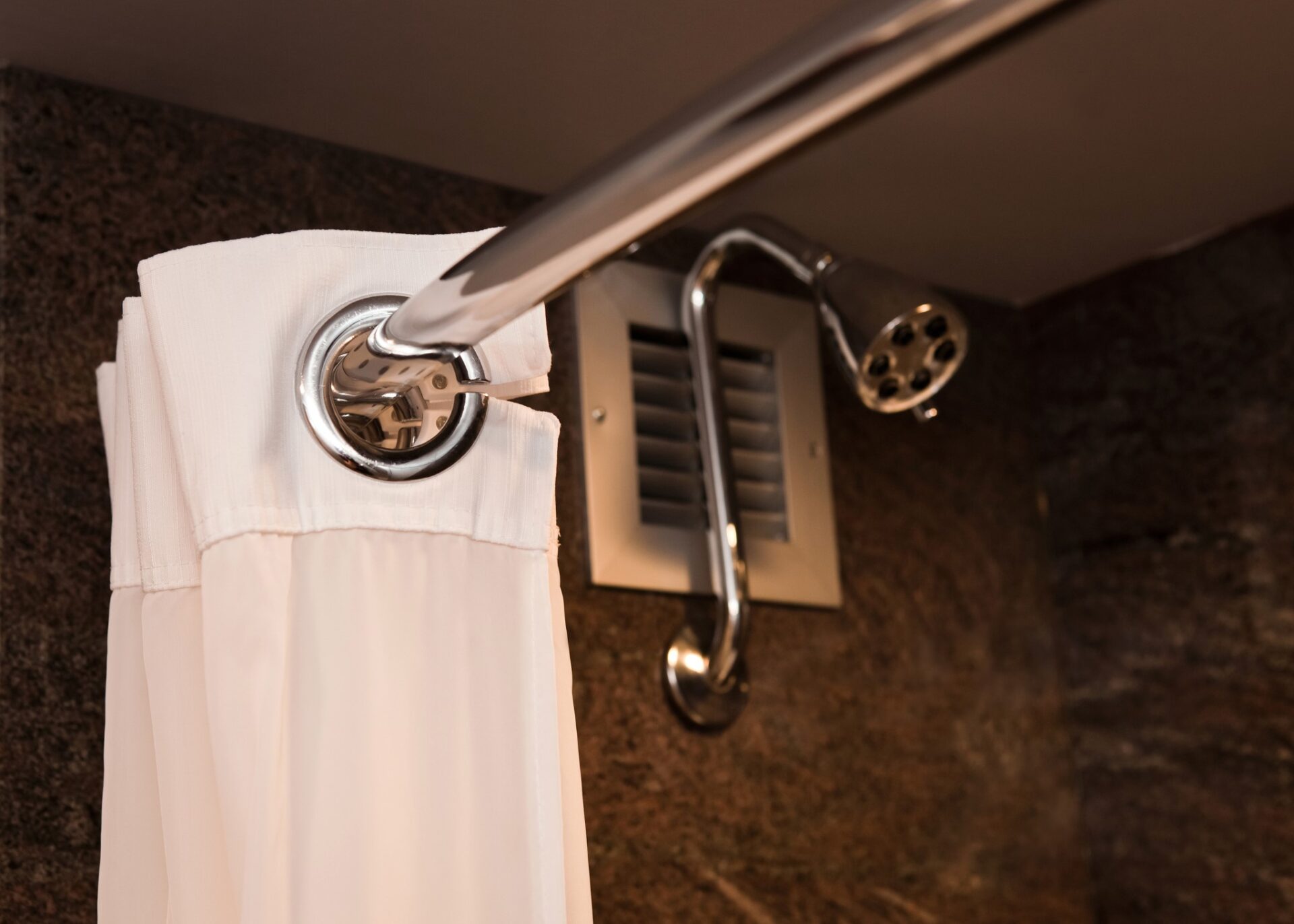 How to Choose a Shower Curtain